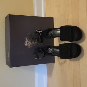 Vince Camuto Korista black suede platform sandals Sz 6.5
